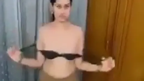نودز مصرية - هناء تفتح رجليها وتدعك كسها