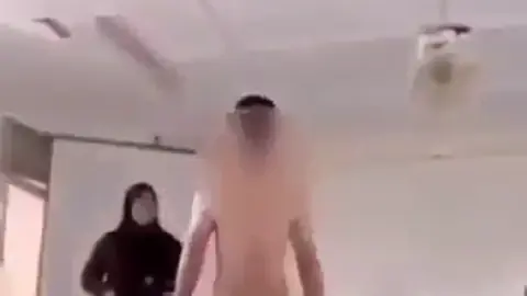 سكس عربي فضيحة أستاذة تتناك من تلميذها بقوة HD
