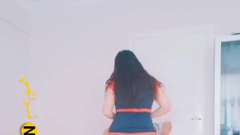 سكس سوري نار بنت سورية تدخل صاحبها البيت وتتناك بقوة HD