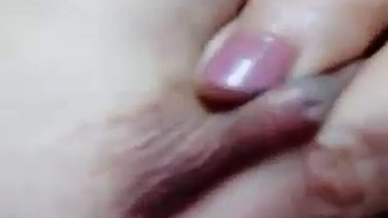 نودز فرسه مولعة نار تلعب في بزازها الملبن الكبيرة HD