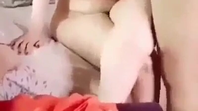 سكس مصري ديوث بيقول لزوجته “أديه طيزك يا لبوة” HD